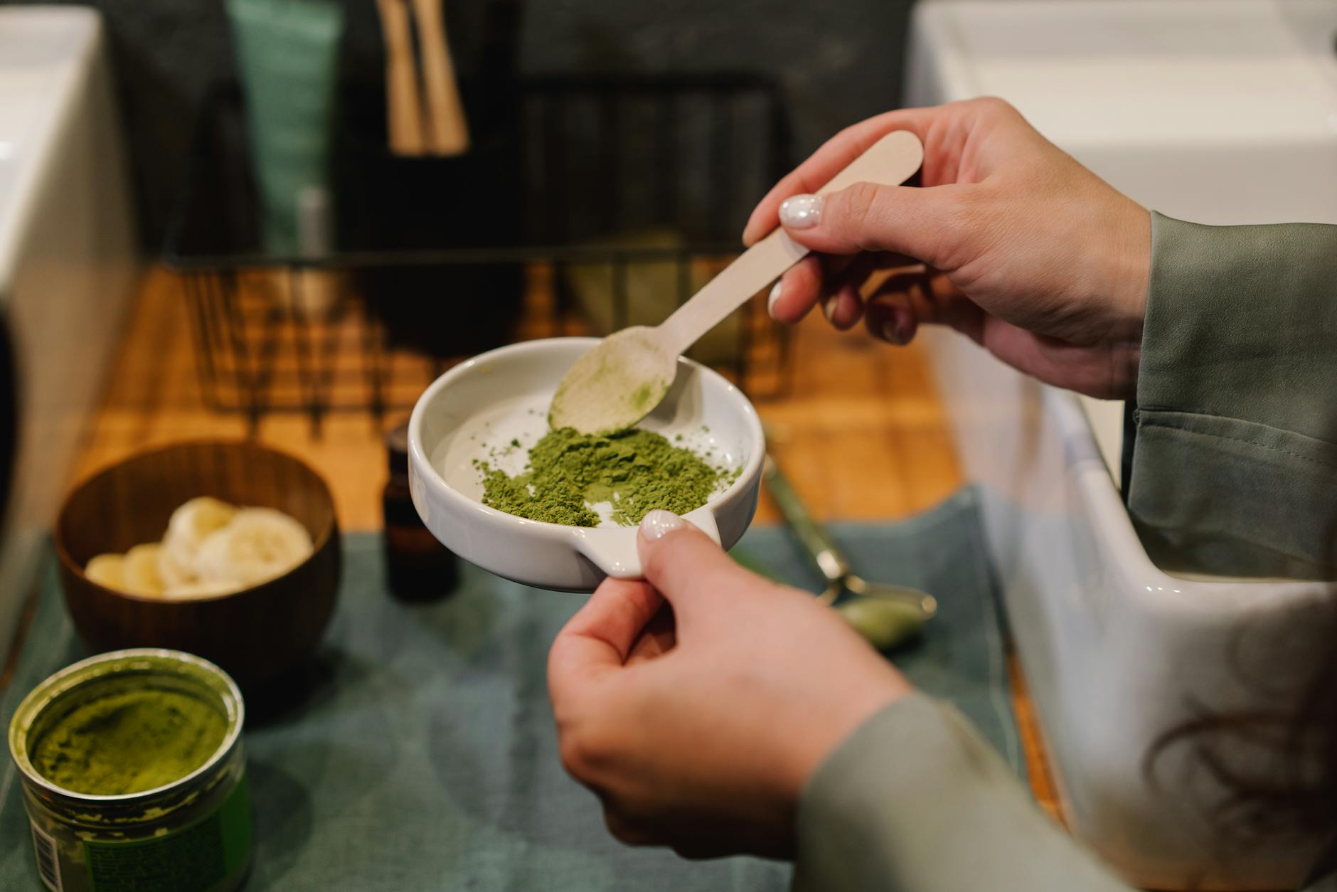 Photo : Mikhail Nilov / Pexels Poudre de collagène hydrolysé — supplément beauté pour la peau et les articulations