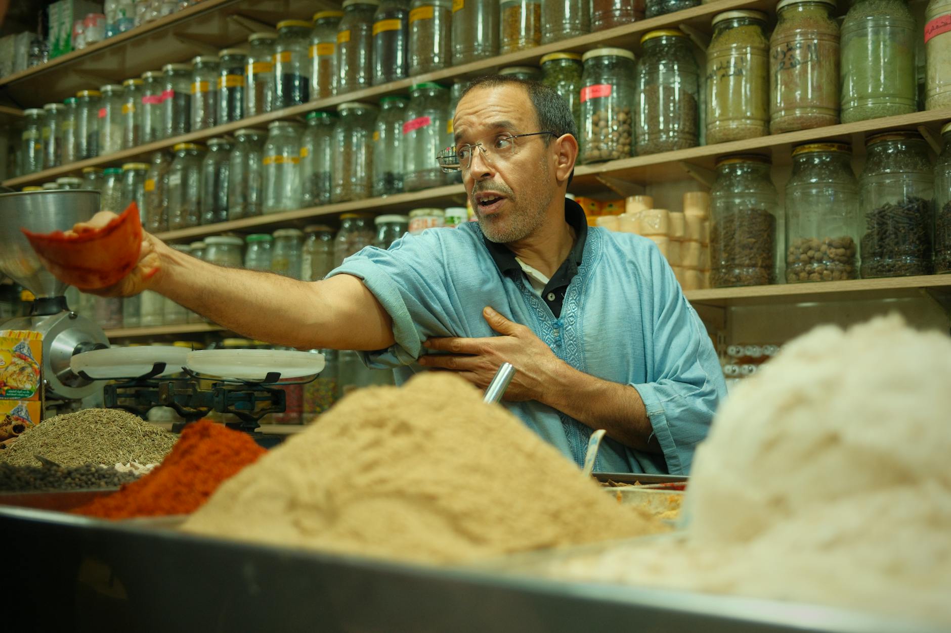 Photo : Thomas balabaud / Pexels Marché aux herbes et épices marocain — richesse de la pharmacopée traditionnelle