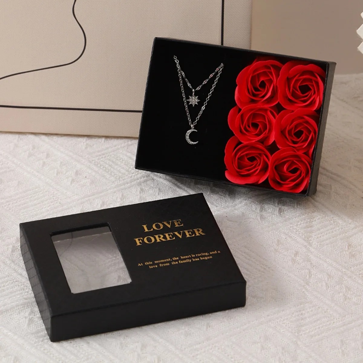 Coffret Love Forever — Roses Rouges et Collier Lune Etoile — image produit